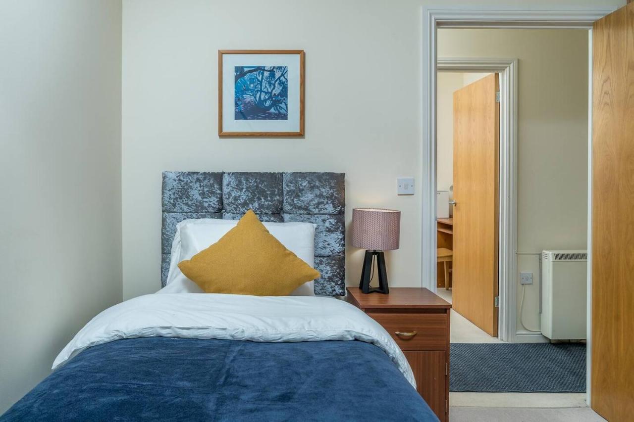Apartment Cozy 2 Bed Flat Walking Distance From Excel
