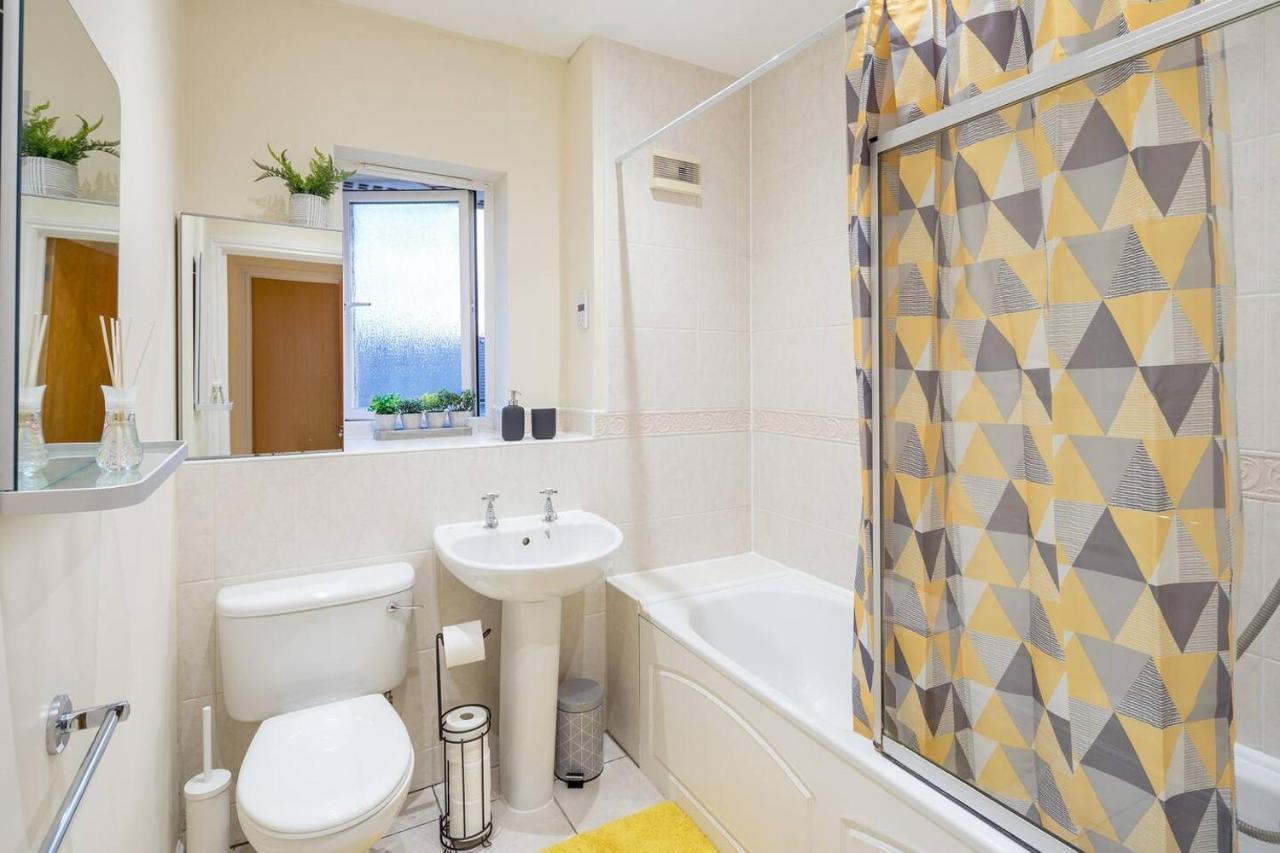 Cozy 2 Bed Flat Walking Distance From Excel London