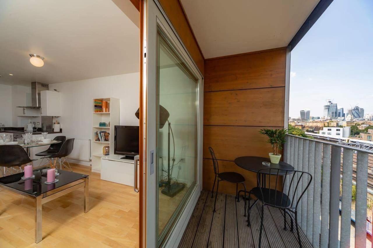 Homestay With Private Bathroom In A Modern Two Bedroom Two Bathroom Flat *