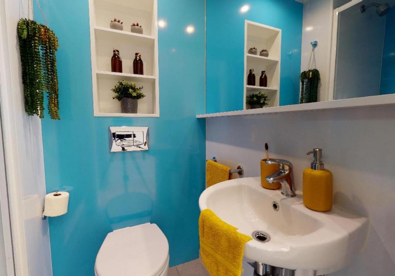 For Students Only Private Bedrooms With Shared Kitchen And At Iq Haywood House In Londres