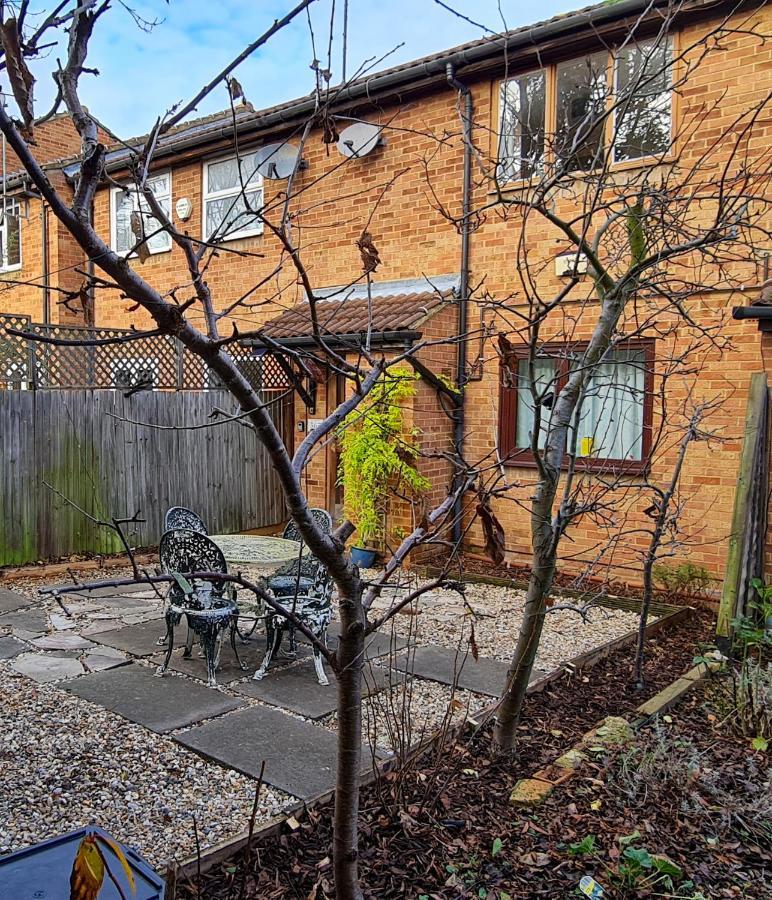 Apartment Sw19 - Quiet Split-level 2-bedroom Maisonette With Garden *