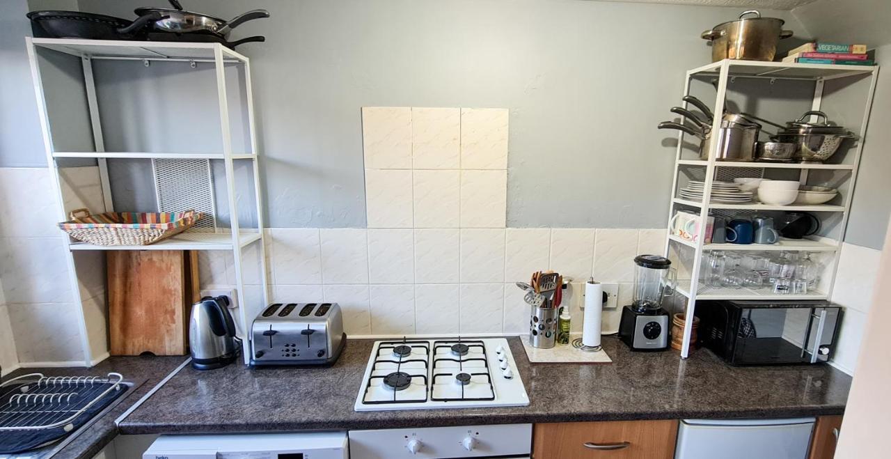 Sw19 - Quiet Split-level 2-bedroom Maisonette With Garden