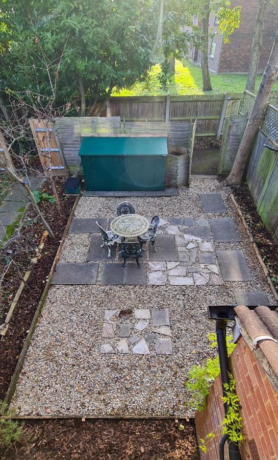 Sw19 - Quiet Split-level 2-bedroom Maisonette With Garden Apartment