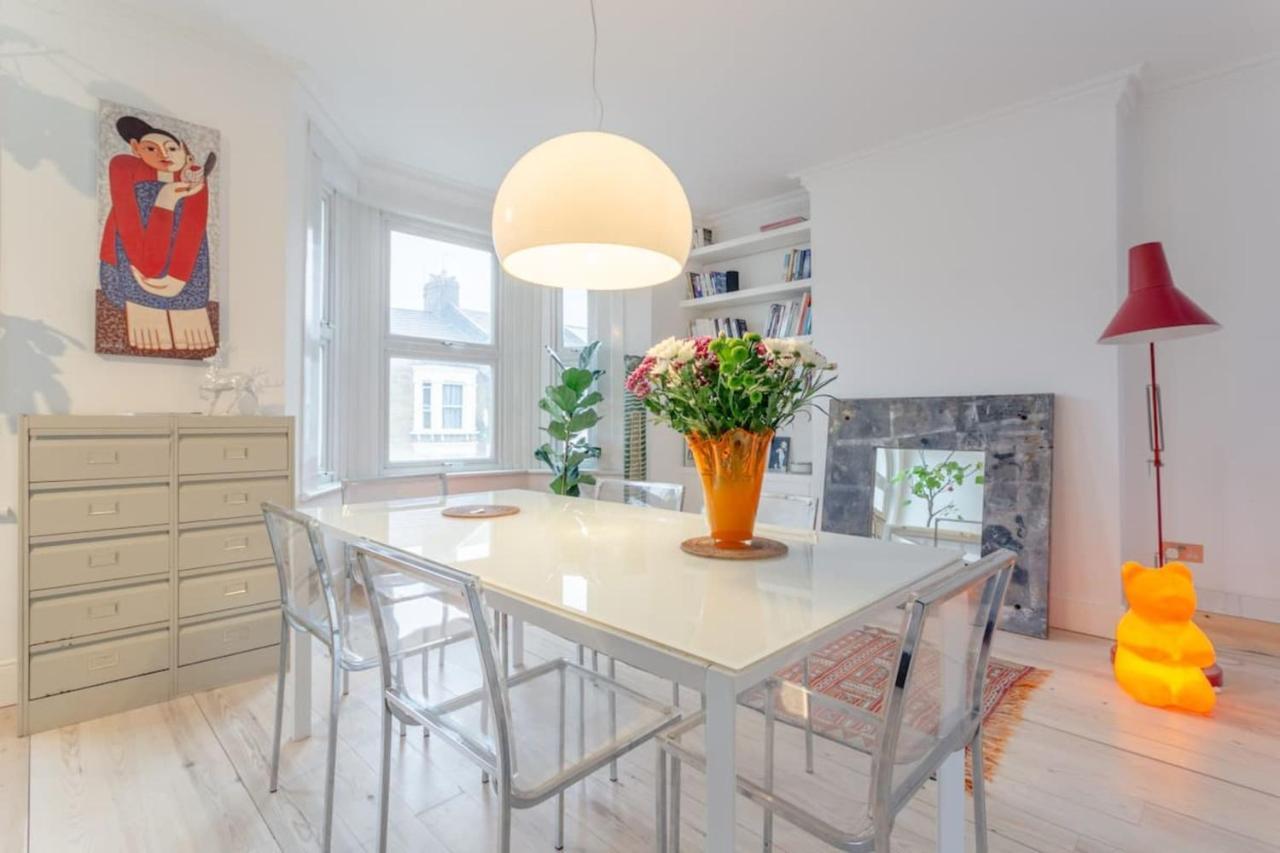 Stylish 2 Bedroom In Apartment *