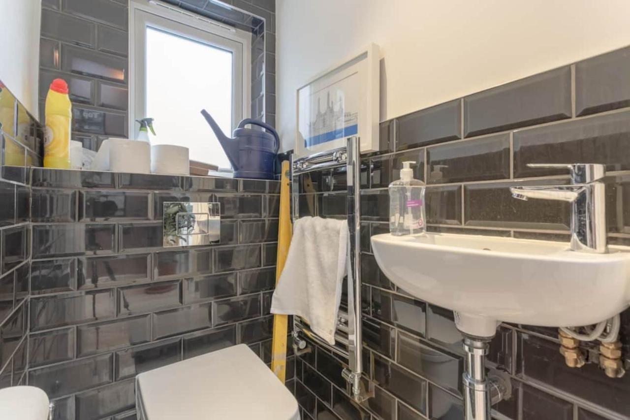 Apartment Stylish 2 Bedroom In