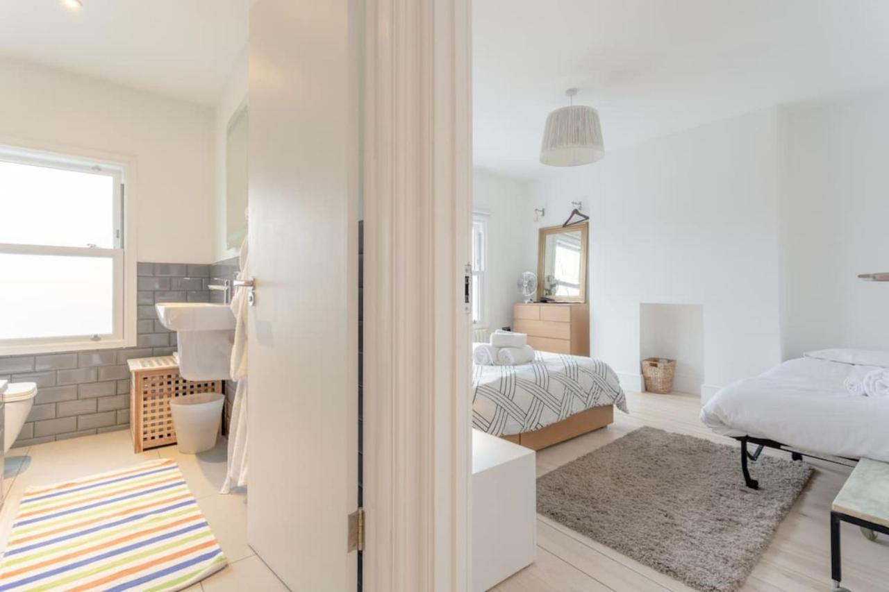 Stylish 2 Bedroom In *