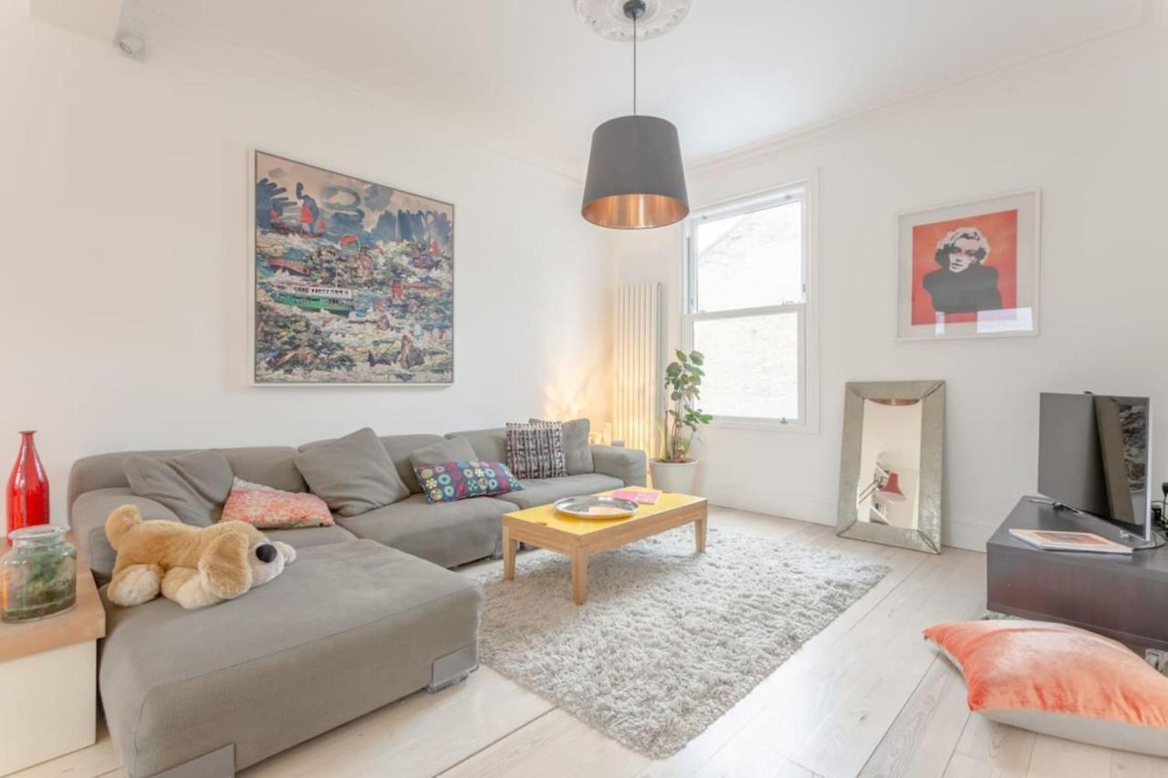 Stylish 2 Bedroom In * London
