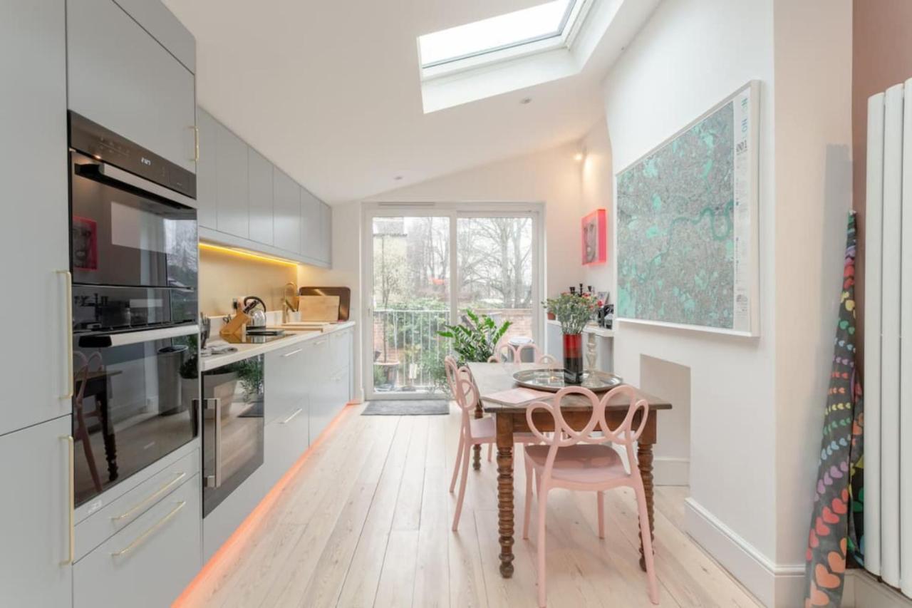 Stylish 2 Bedroom In *