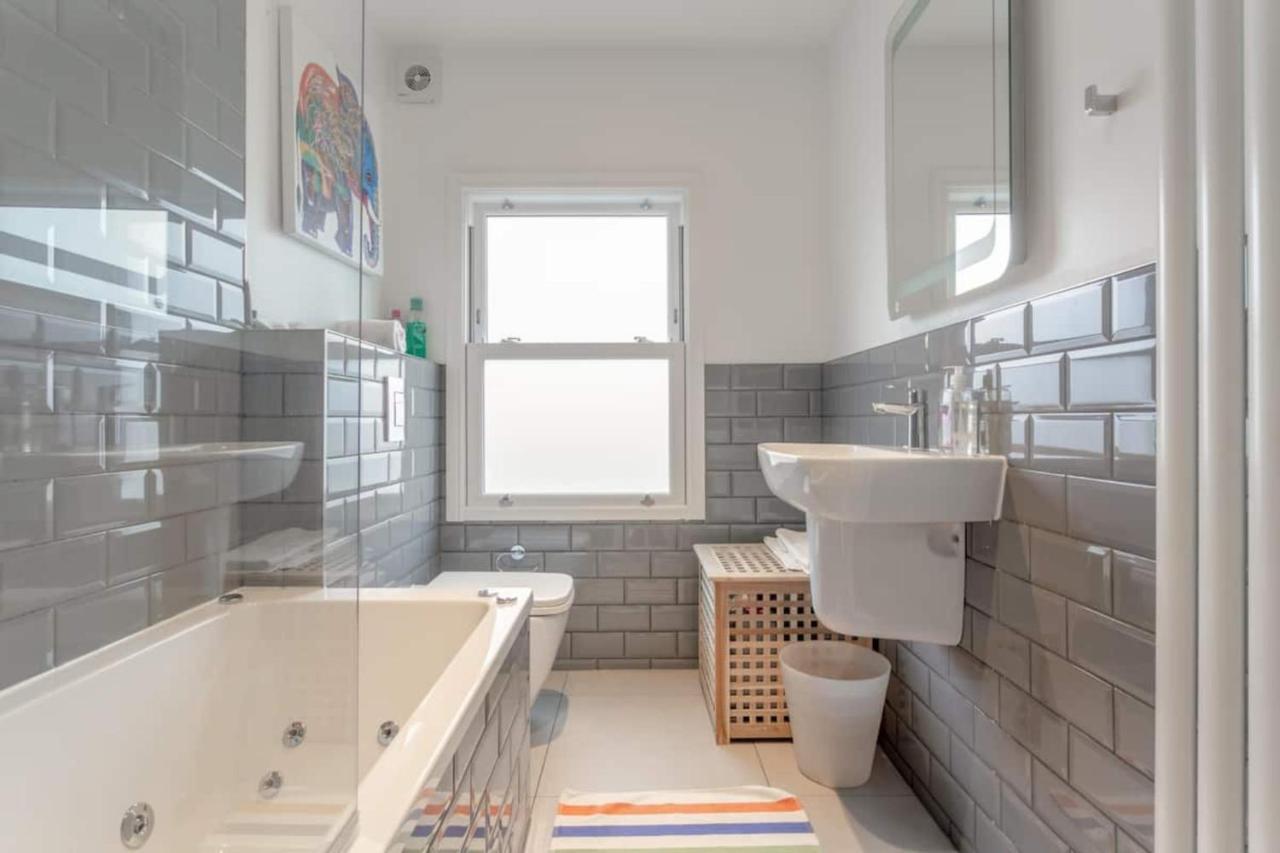 Stylish 2 Bedroom In * London