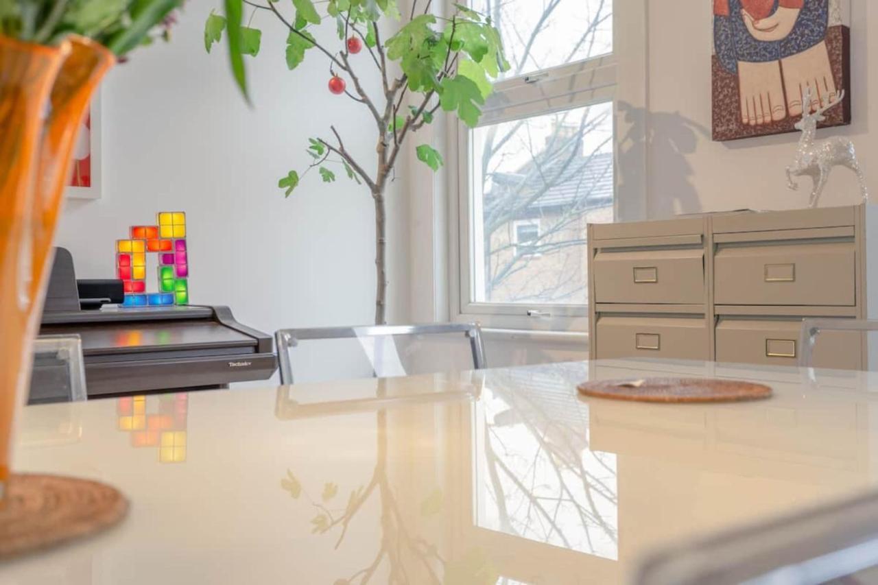 Stylish 2 Bedroom In Apartment