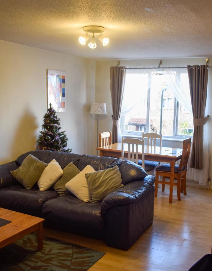 Sw19 - Quiet Split-level 2-bedroom Maisonette With Garden Apartment *