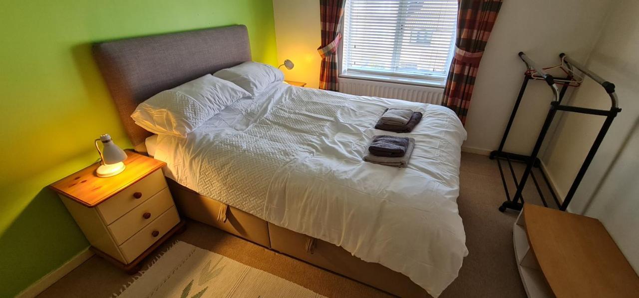 Sw19 - Quiet Split-level 2-bedroom Maisonette With Garden London