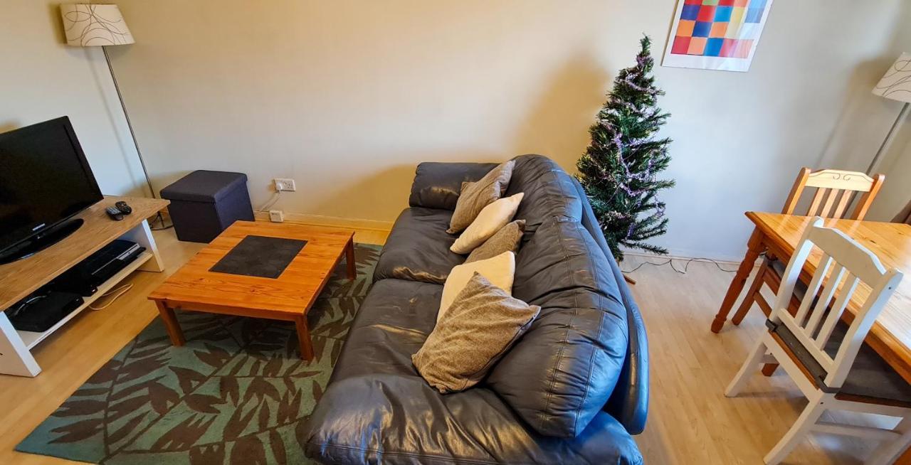 Sw19 - Quiet Split-level 2-bedroom Maisonette With Garden Apartment