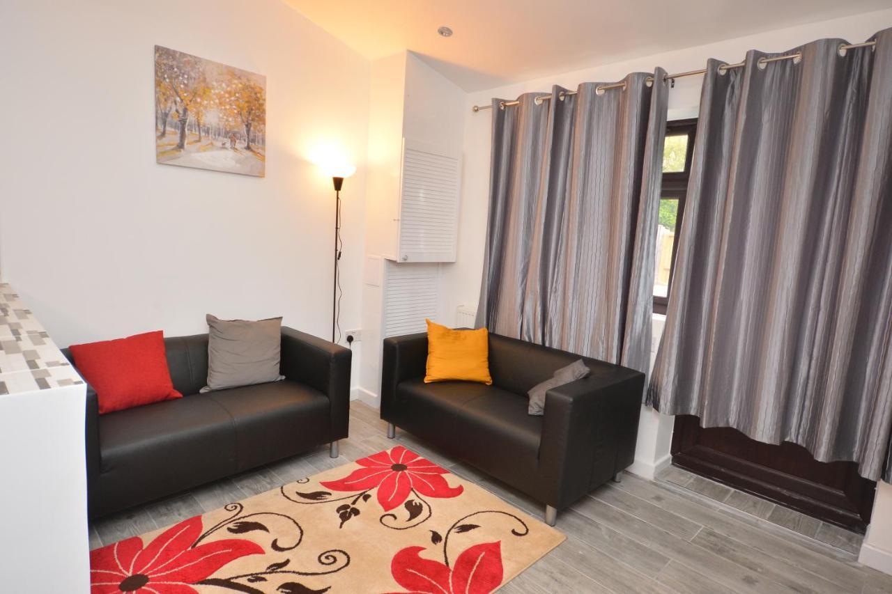 Apartment Newly Refurbished 3 Bedroom House *