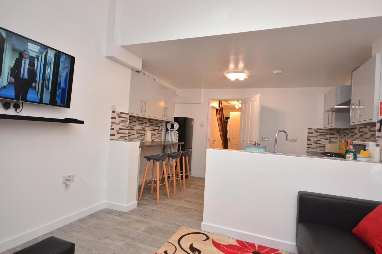 Newly Refurbished 3 Bedroom House * London
