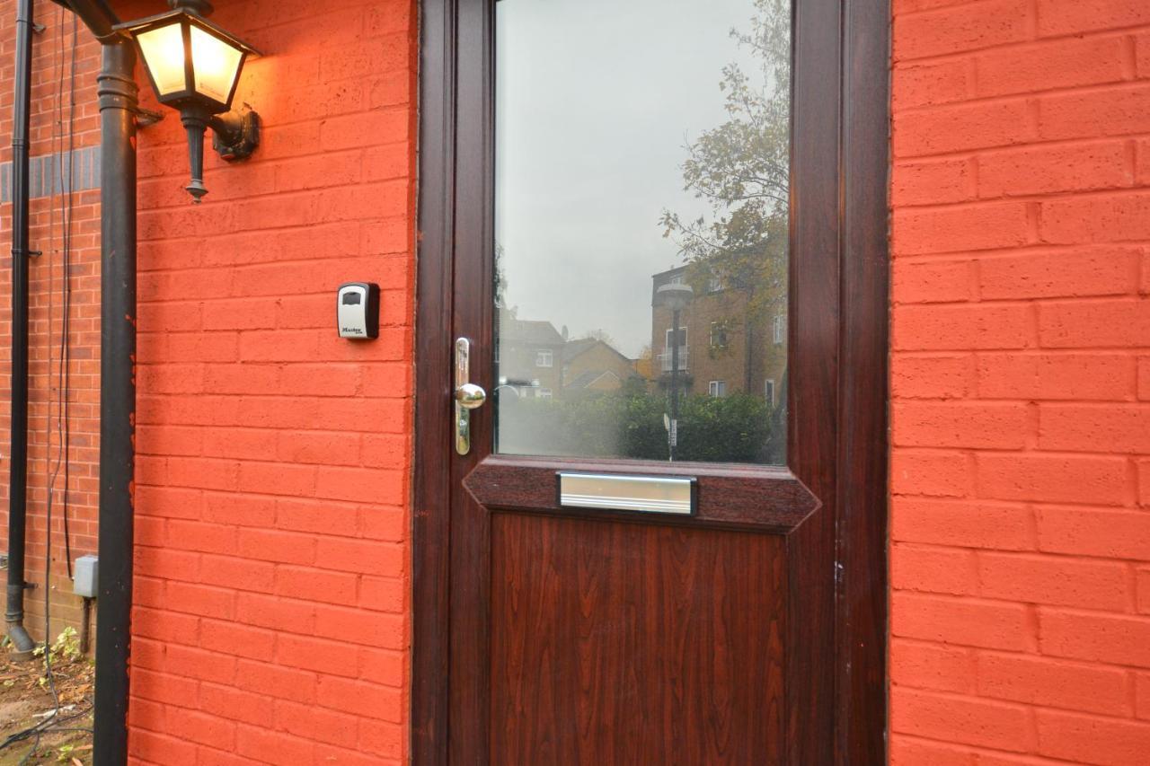 Apartment Newly Refurbished 3 Bedroom House *