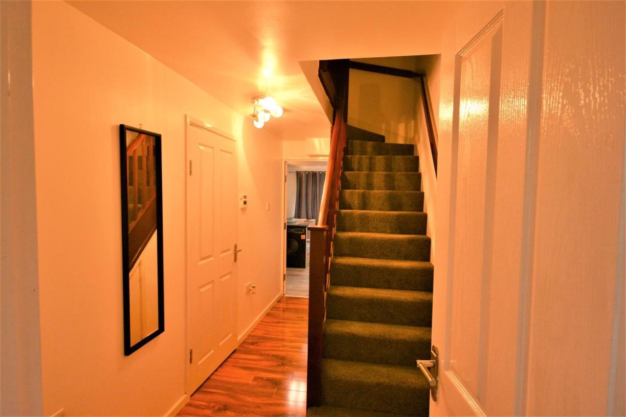 Newly Refurbished 3 Bedroom House Apartment
