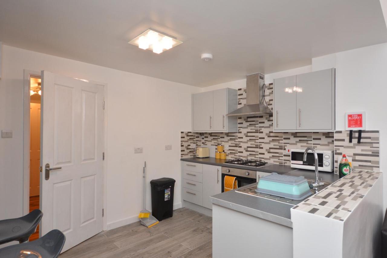 Apartment Newly Refurbished 3 Bedroom House London
