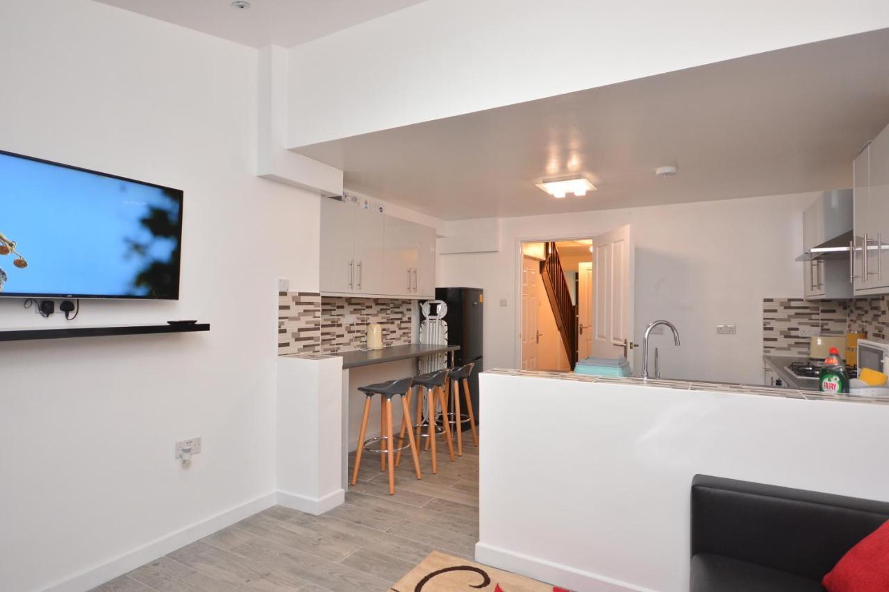 Newly Refurbished 3 Bedroom House * London