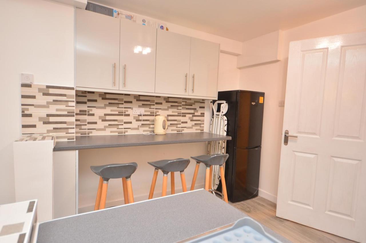 Newly Refurbished 3 Bedroom House *