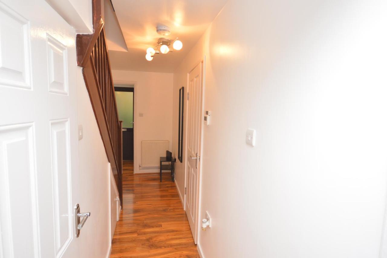 Newly Refurbished 3 Bedroom House *