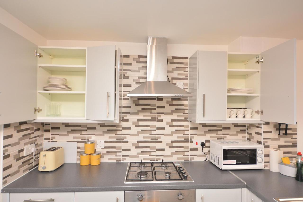 Newly Refurbished 3 Bedroom House *