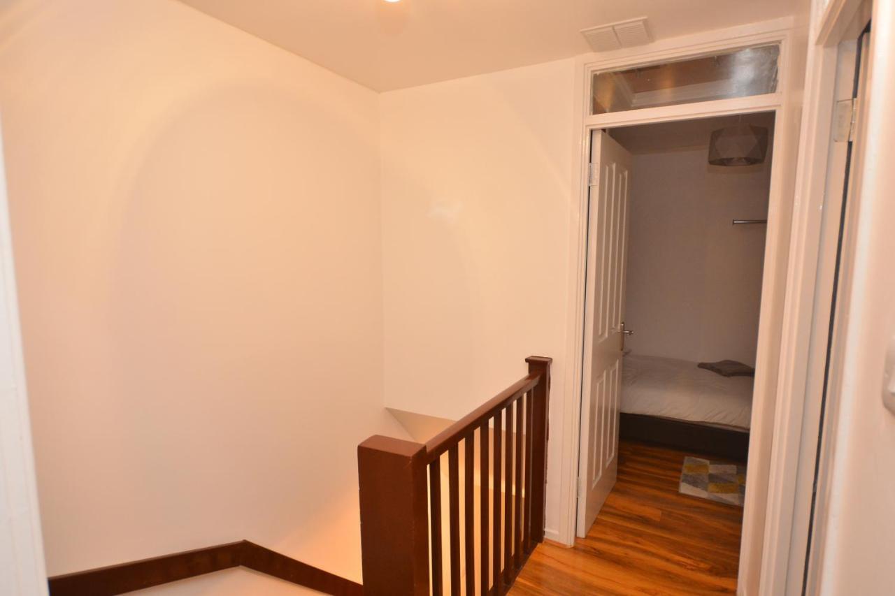 Newly Refurbished 3 Bedroom House Apartment *