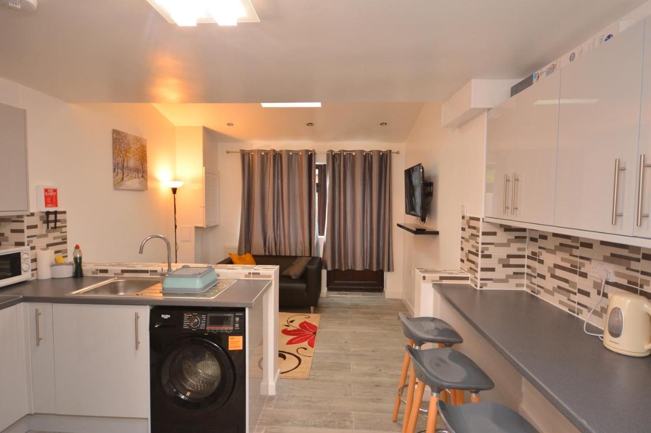 Newly Refurbished 3 Bedroom House *