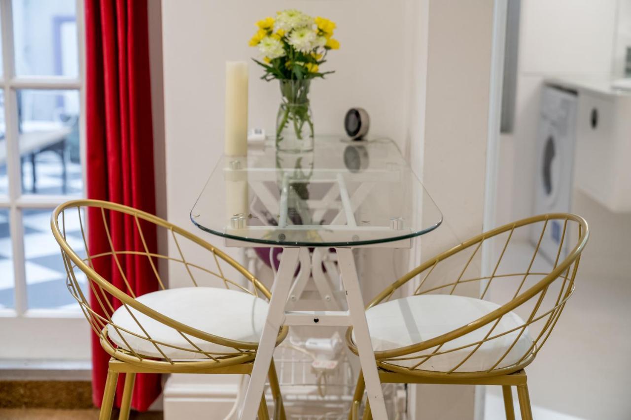 Stylish Flat With Private Yard In Shepherd Bush Apartment *