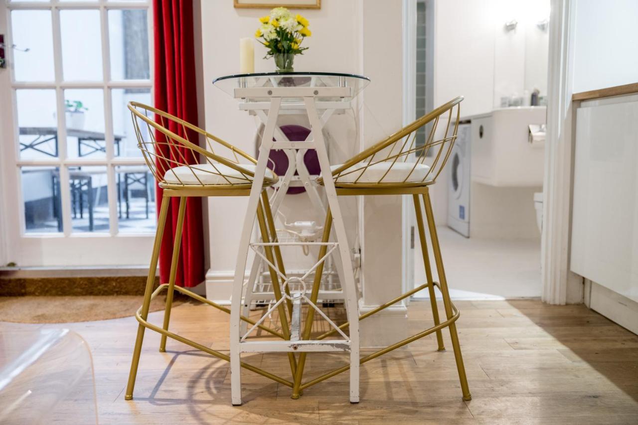 Stylish Flat With Private Yard In Shepherd Bush London
