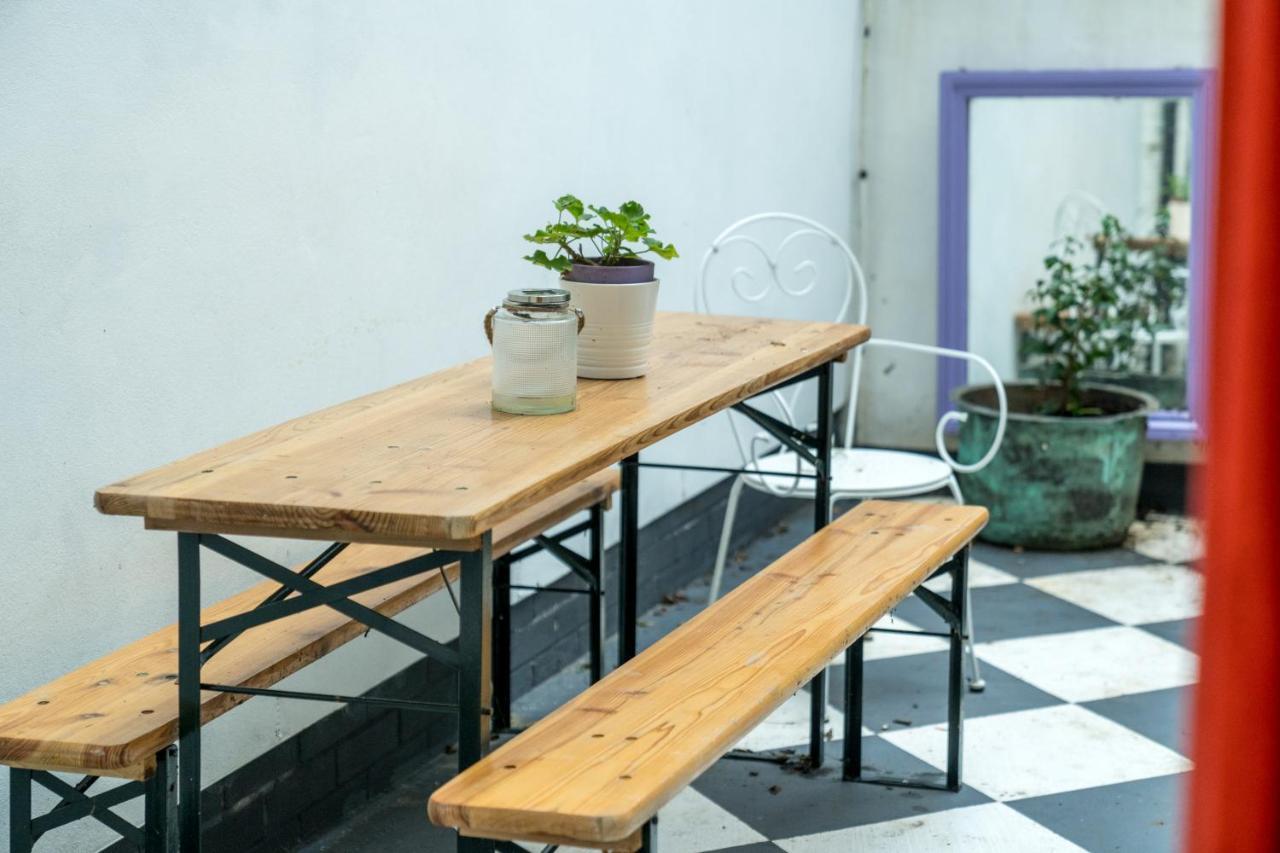 Stylish Flat With Private Yard In Shepherd Bush