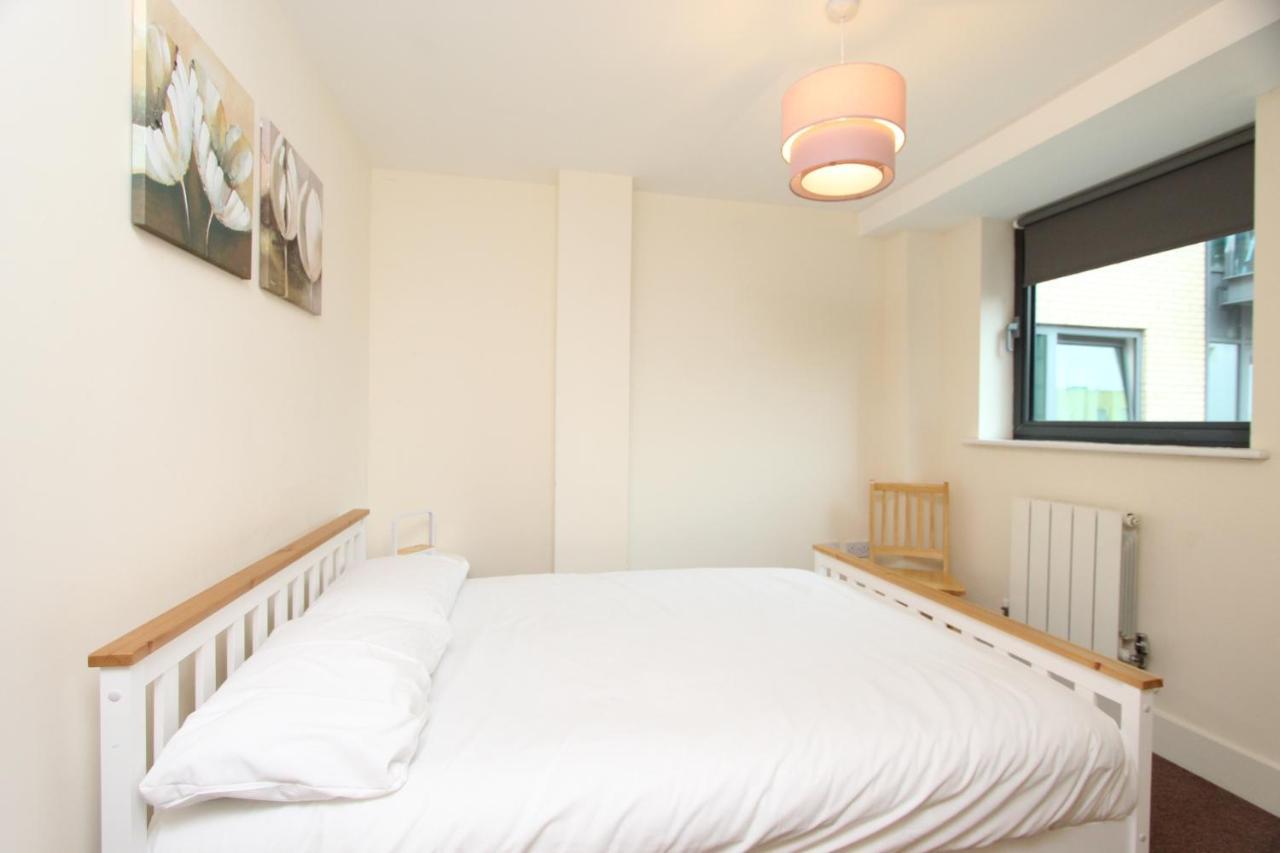 Apartment Lovely 2-bedroom In Docklands, E14 *