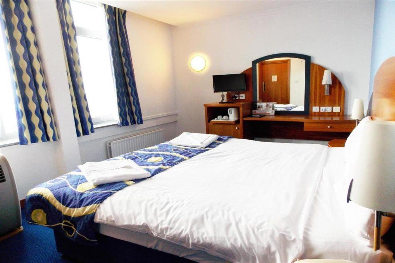 - Wembley International Hotel