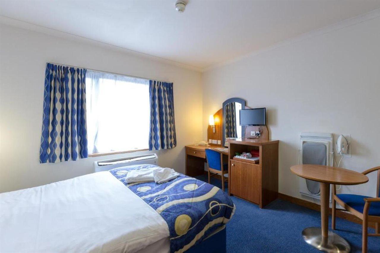 - Wembley International 3* London