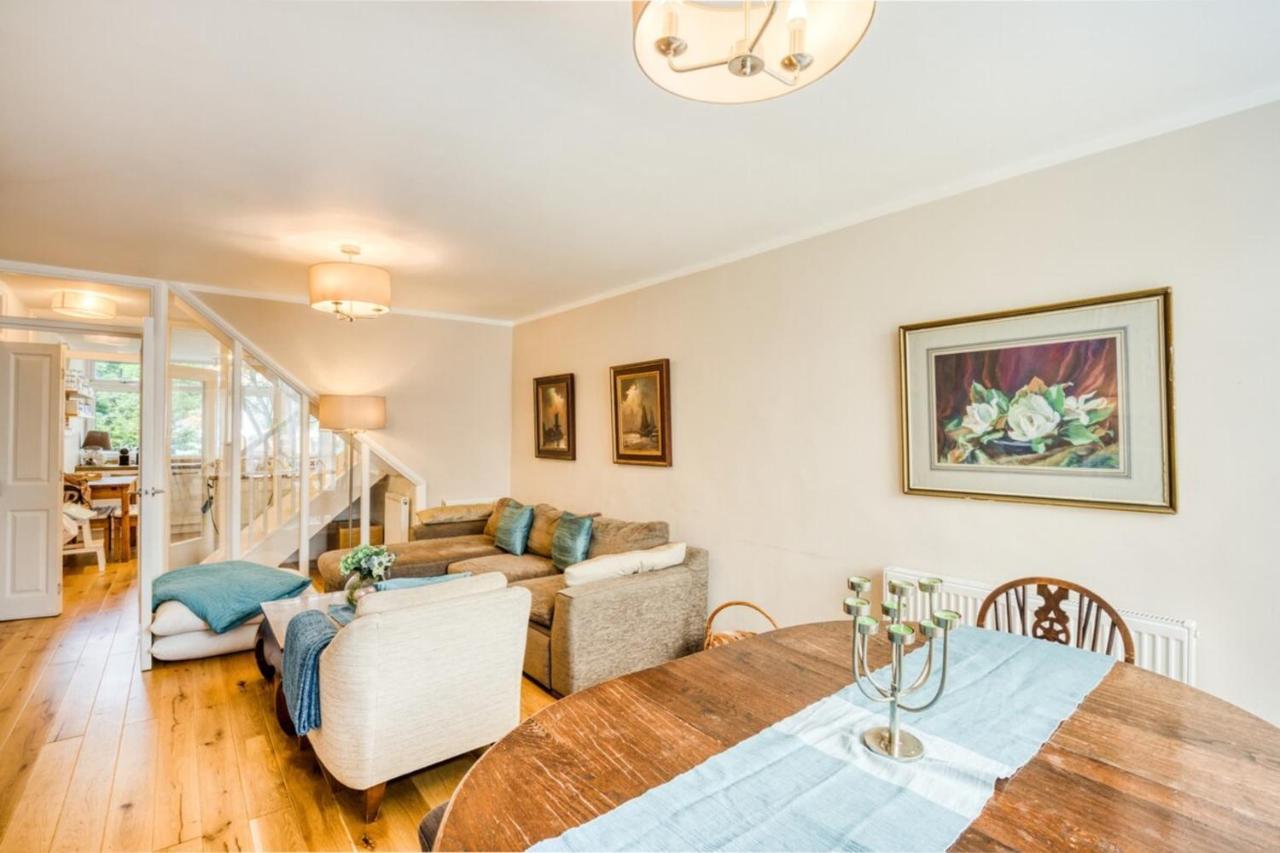 Homely 4 Bedroom House In Brixton Apartment London