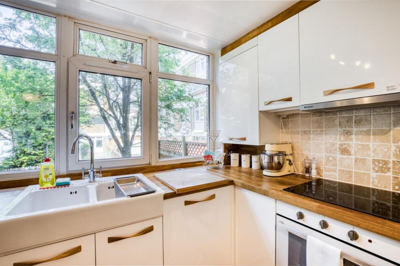 Homely 4 Bedroom House In Brixton Apartment London