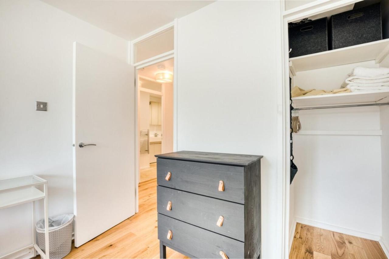 Homely 4 Bedroom House In Brixton Apartment London