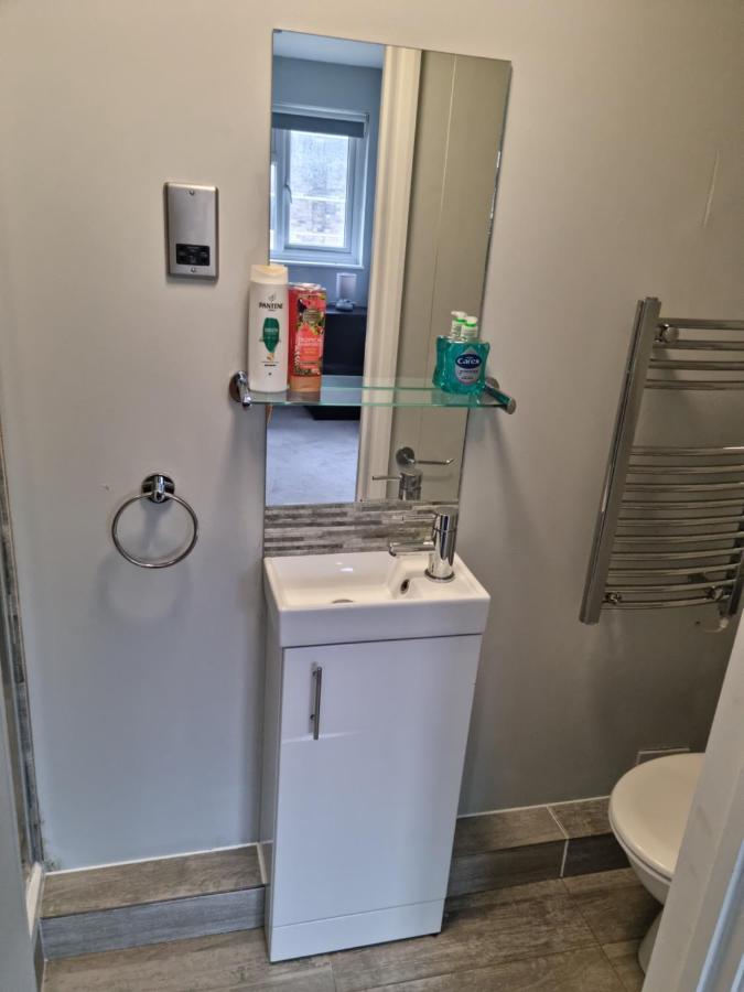 Bright, Spacious 4 Bed With A Jacuzzi! * London