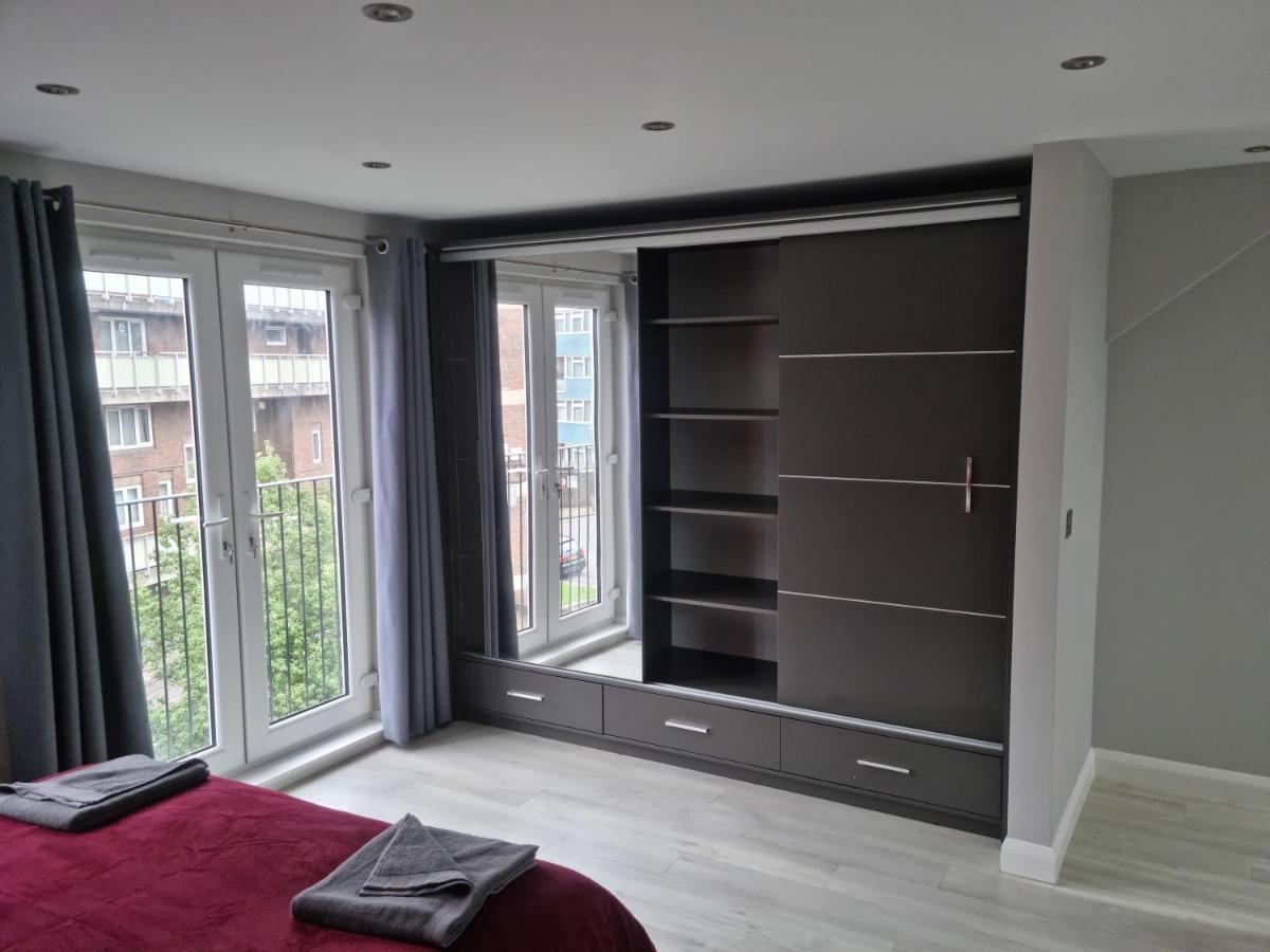 Bright, Spacious 4 Bed With A Jacuzzi!