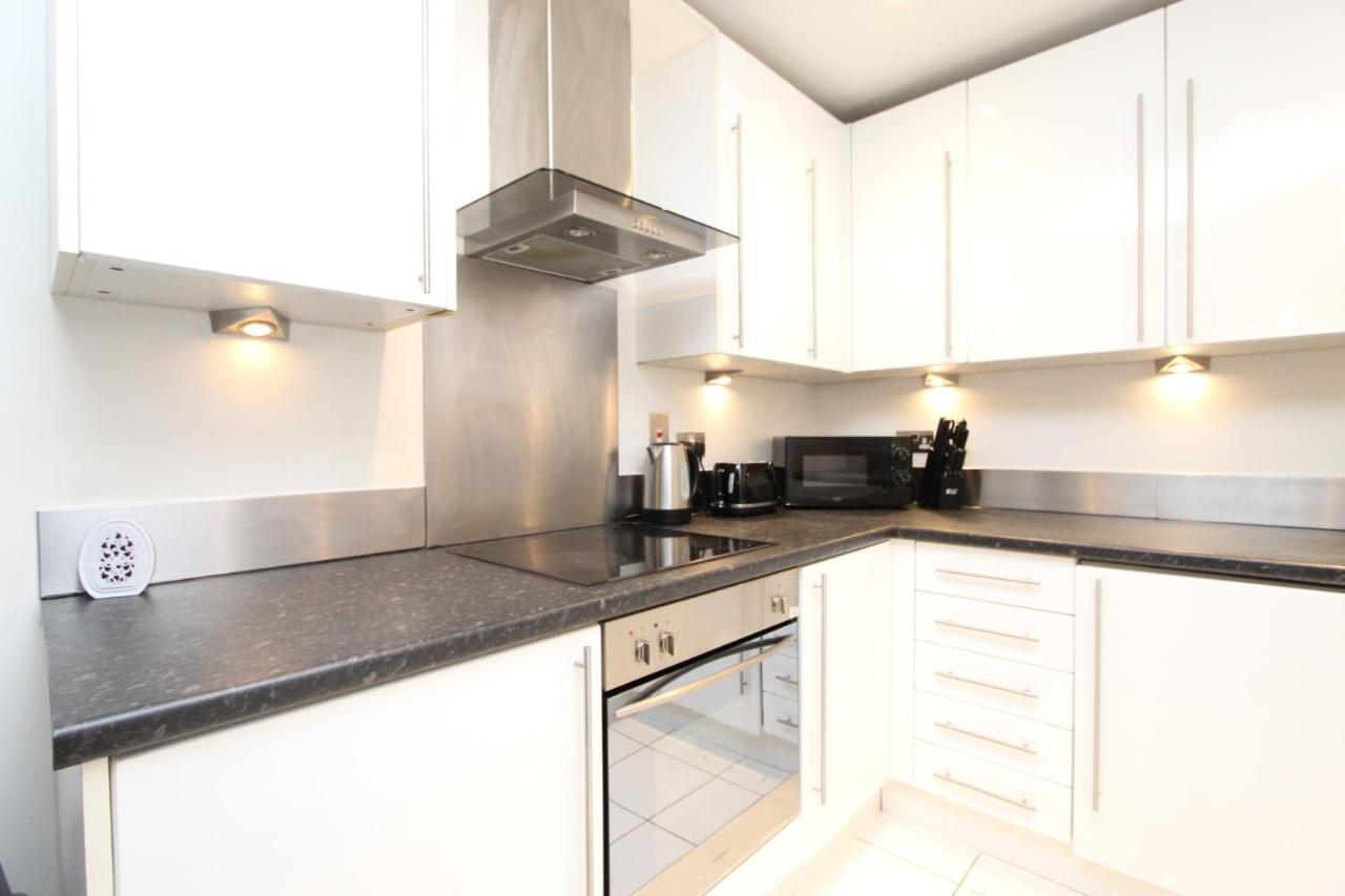 Spacious 1- Bedroom In E16 * London