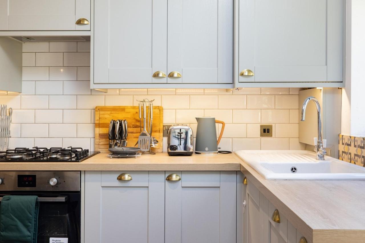 The Richmond Upon Thames Escape - Modern 2bdr Flat With Garden And Parking Apartment London