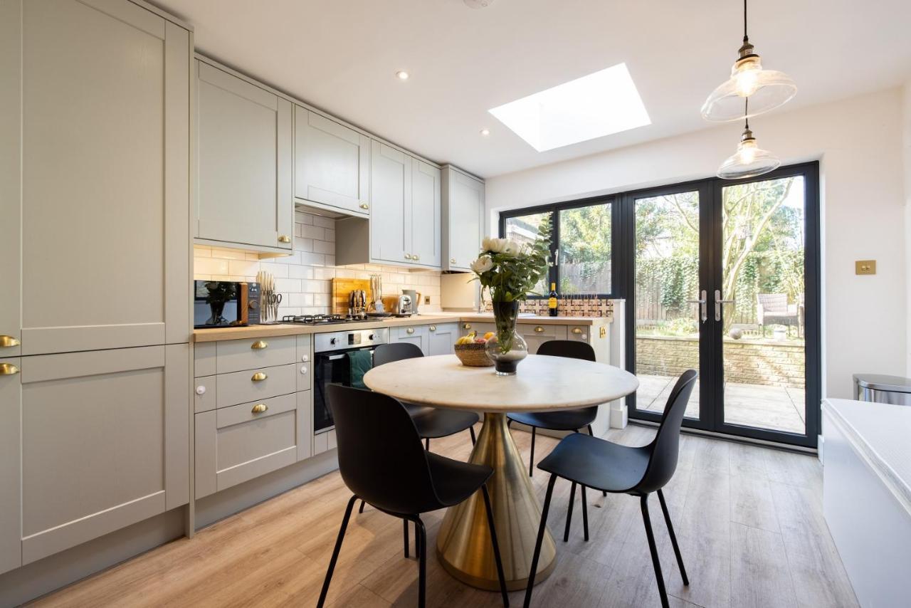 The Richmond Upon Thames Escape - Modern 2bdr Flat With Garden And Parking Apartment London