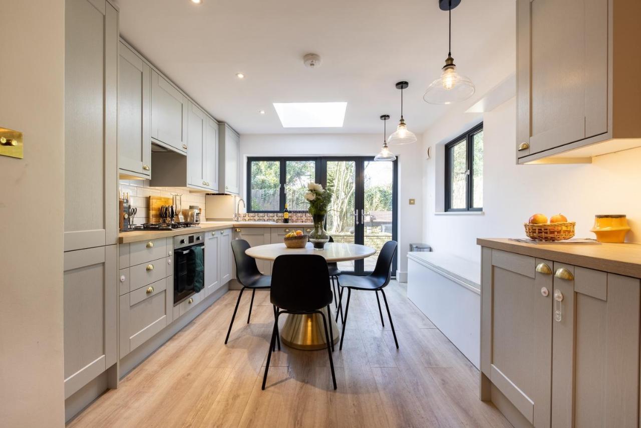 The Richmond Upon Thames Escape - Modern 2bdr Flat With Garden And Parking London