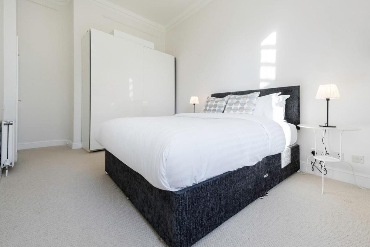 Elegant Earl's Court 2 Bedroom Flat Just 4 Minutes From Tube Apartment London