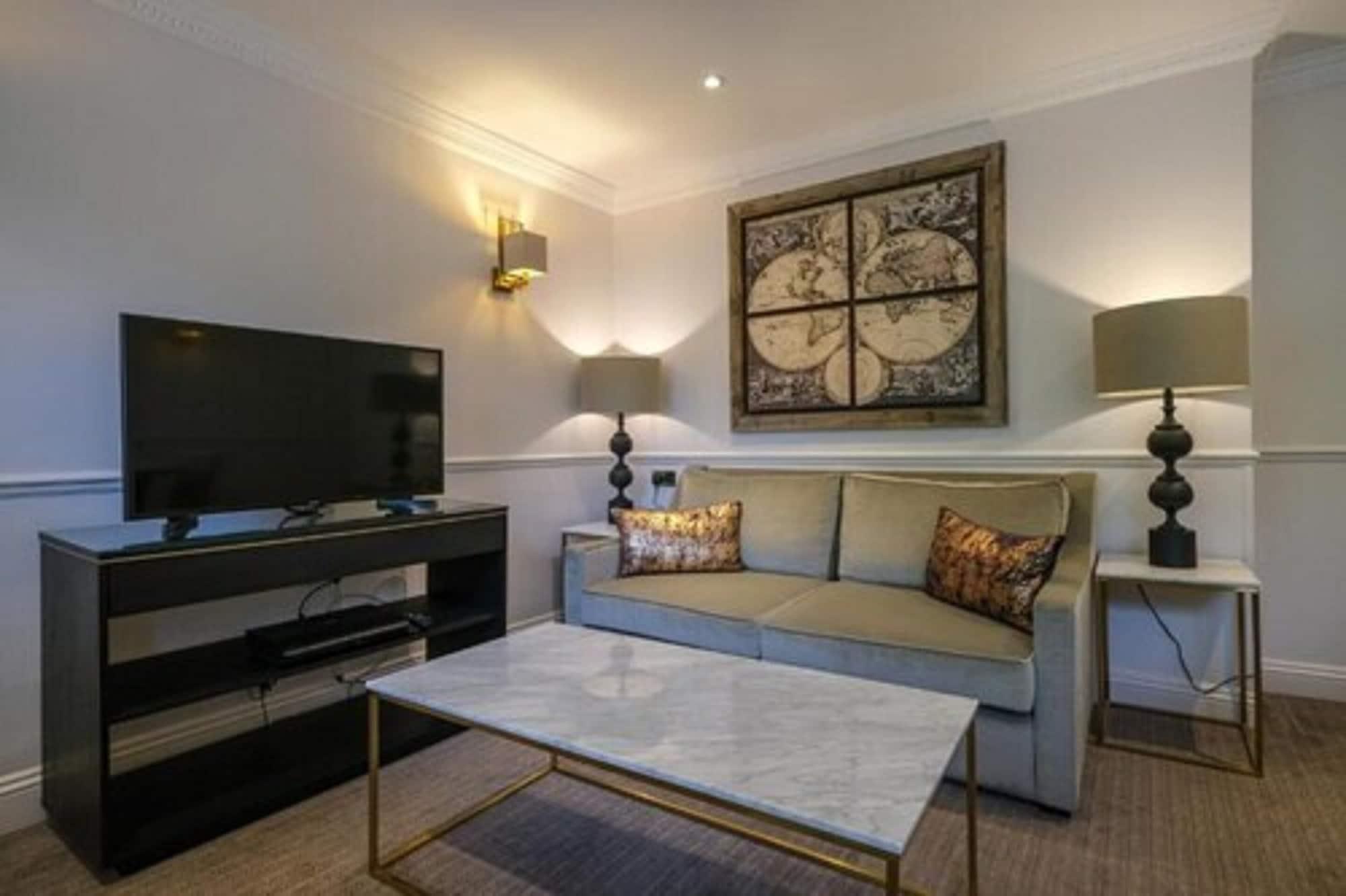 Aparthotel Collingham Serviced 4*