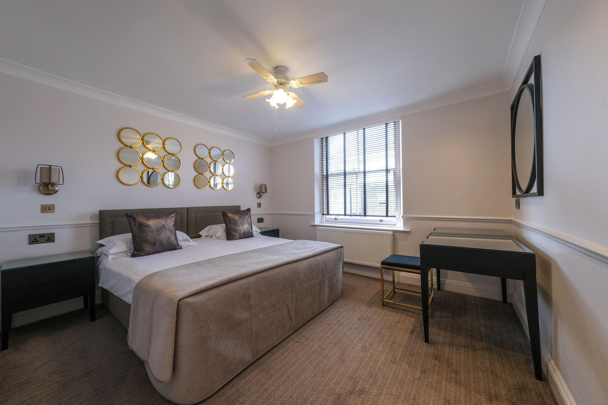 Aparthotel Collingham Serviced 4*