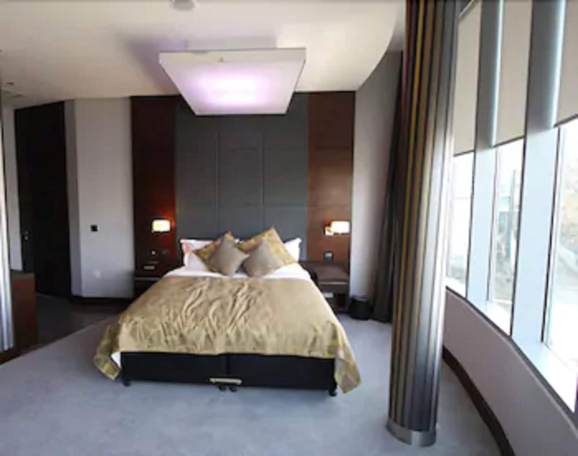 Rafayel & Hotel London