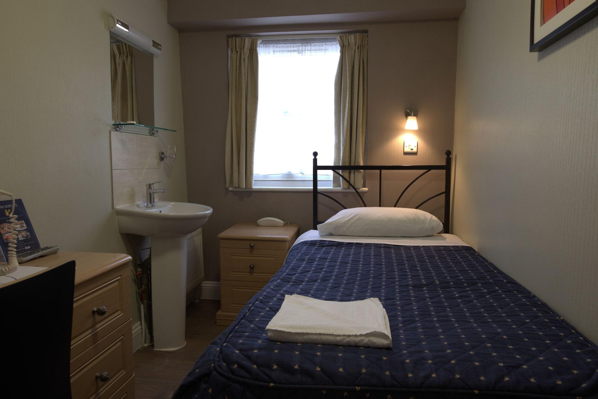 Central Hotel 2*