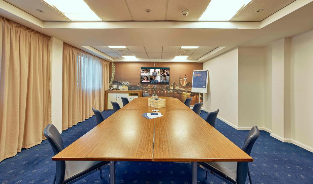 Express Stratford By Ihg Hotel