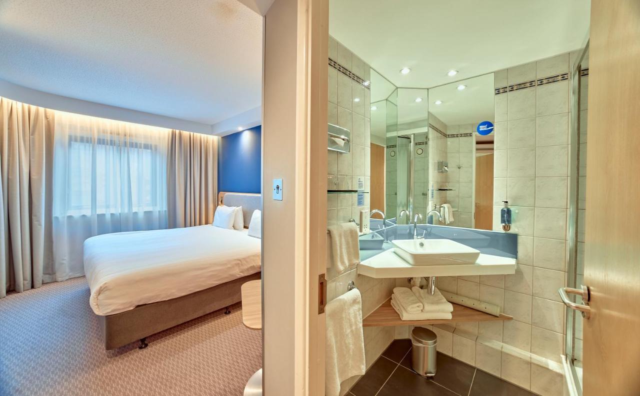 Express Stratford By Ihg Hotel